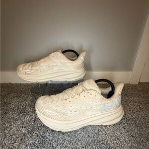 Hoka One One Clifton 9 White Cream Women’s 10.5B / Men’s 9 Running Shoes